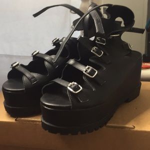 BLACK GLADIATOR  WEDGES